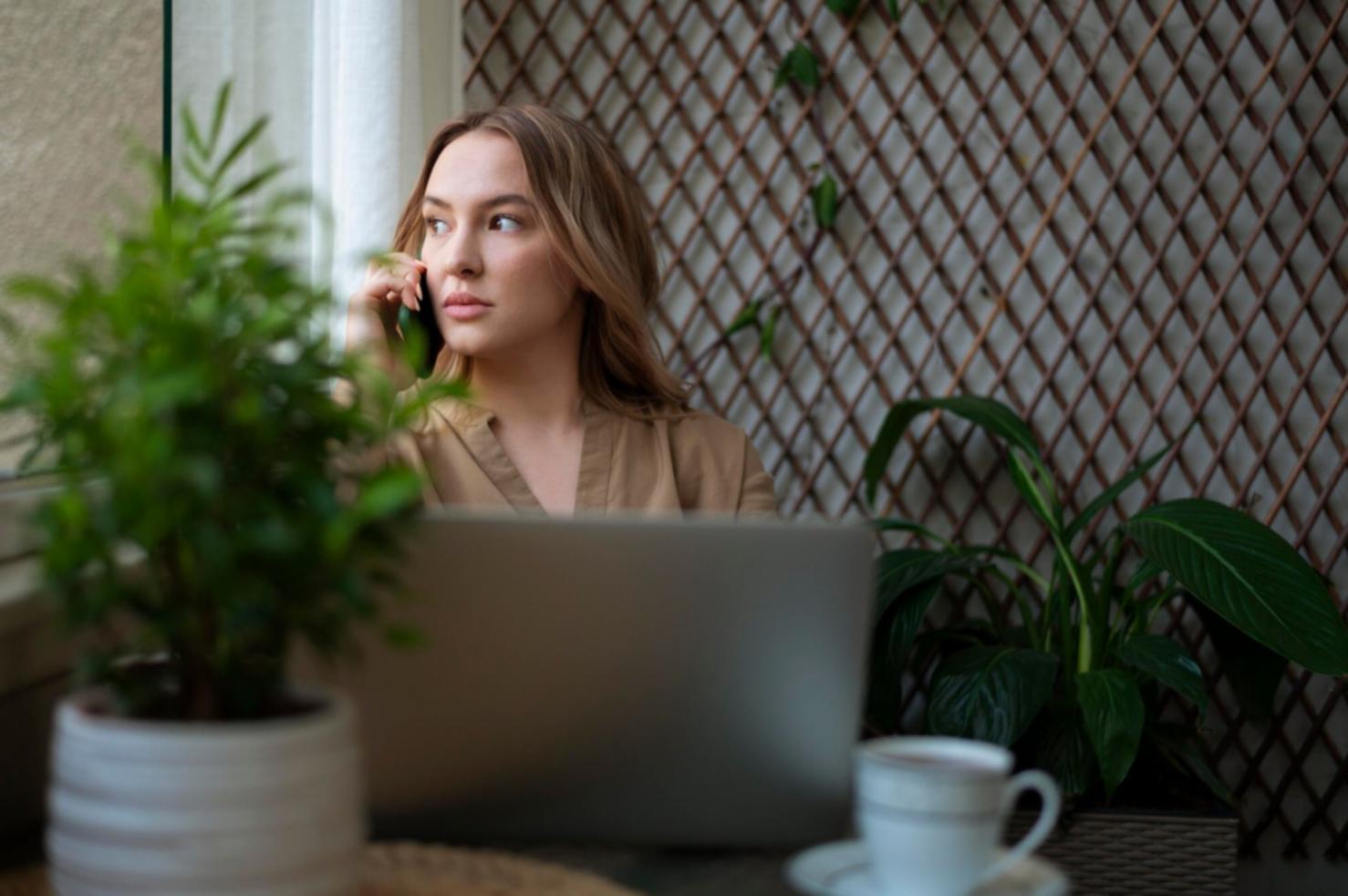 Séance de formation en investissement avec analyse de graphiques financiers